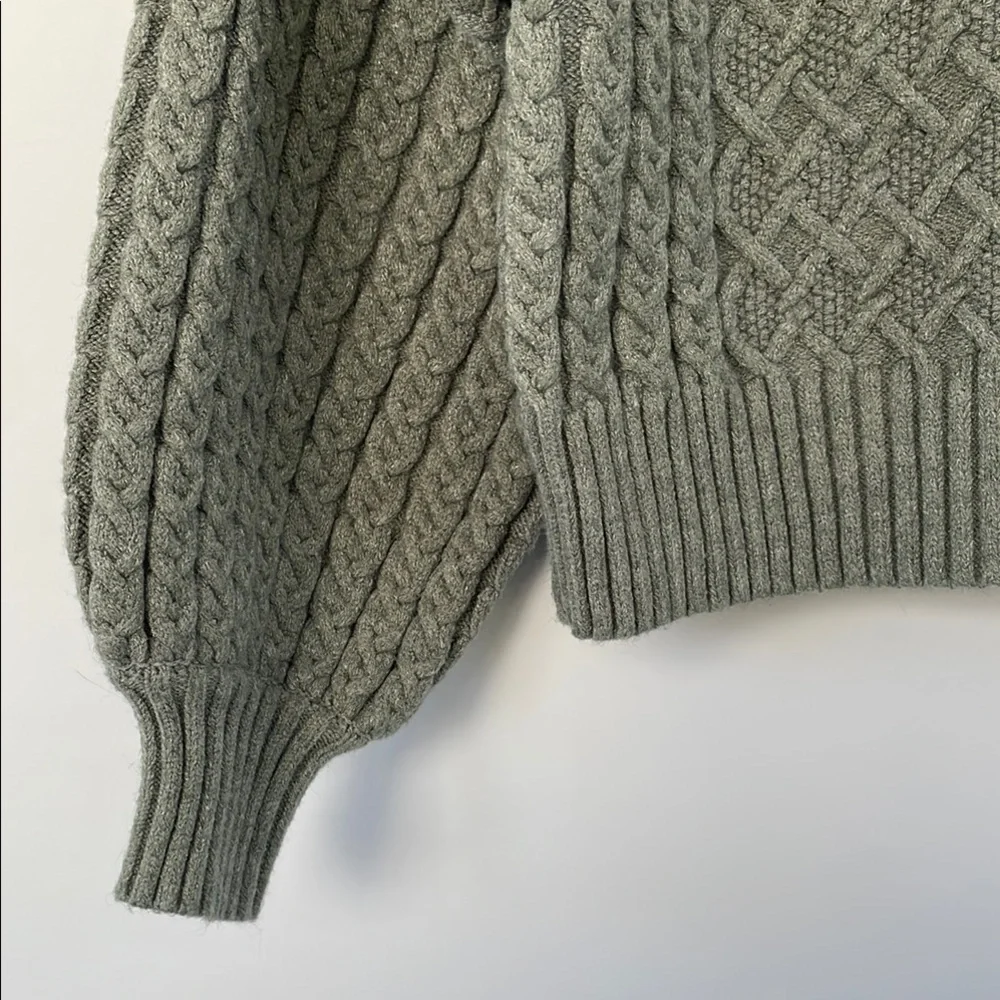 Truth by Republic Chunky Knit Turtleneck Sweater with Cable Pattern Small